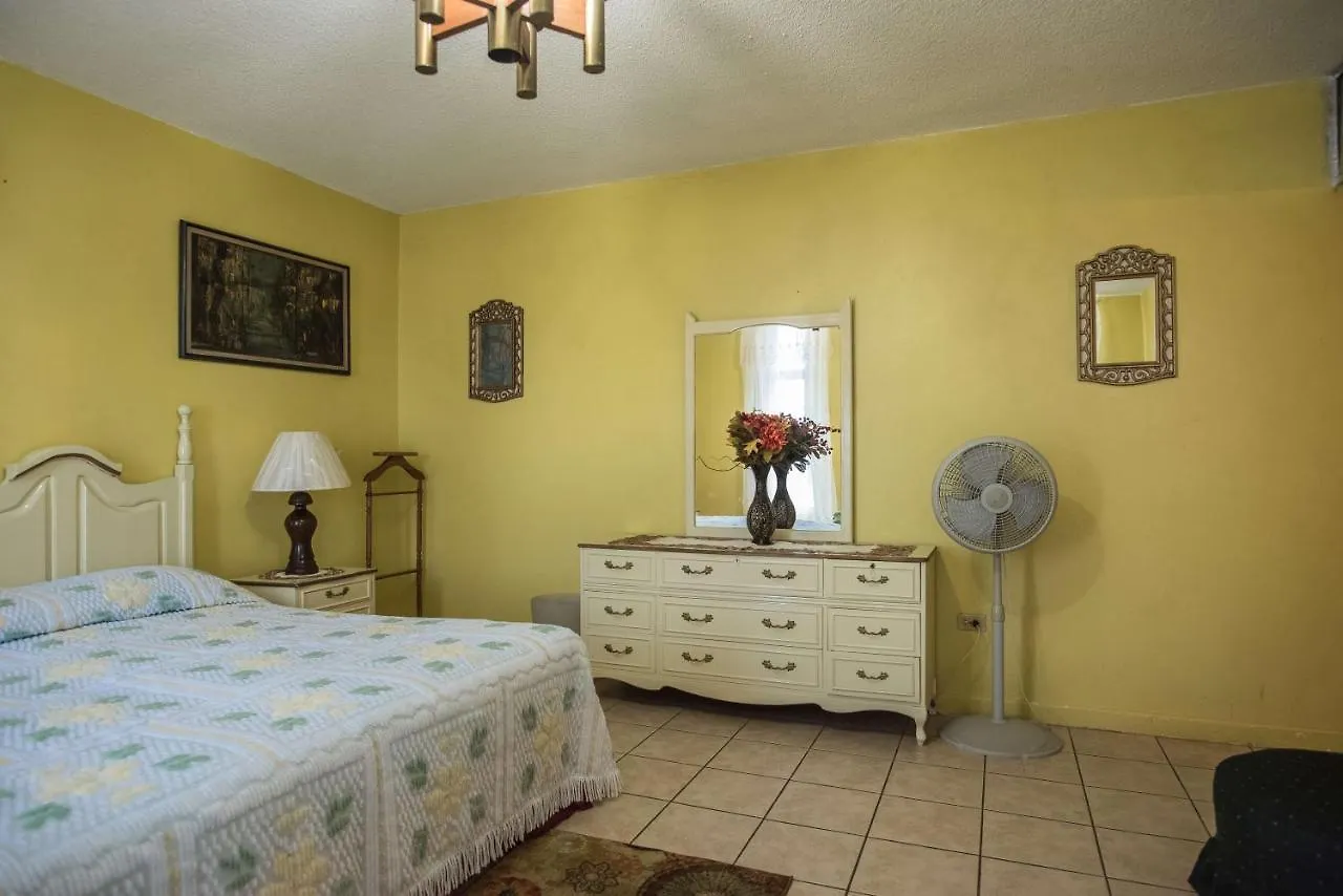 Aparthotel Beach Condos -Montego Bay Club Beach Resort